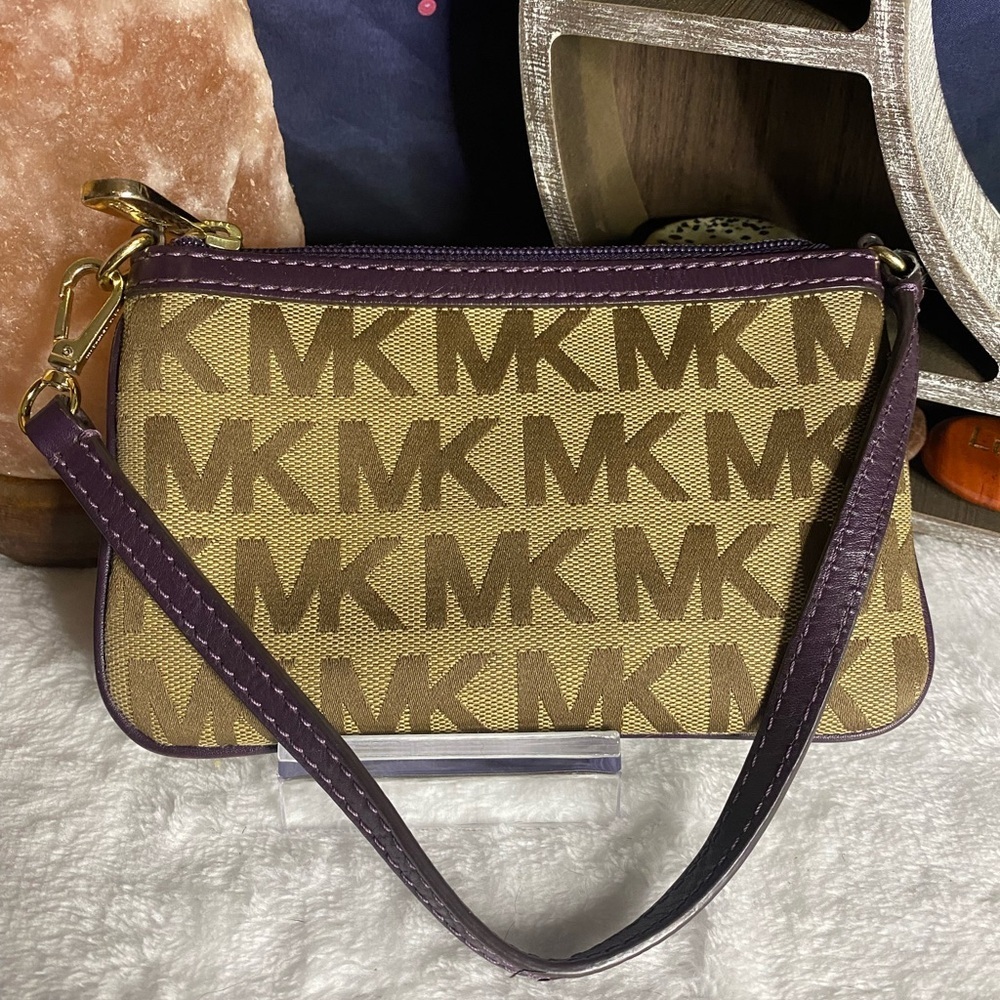 EUC Michael Kors Wristlet